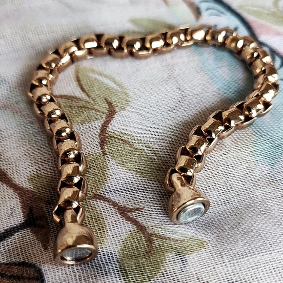 Gold Tone Magnetic Clasp Thicker Heavy Oversized Box Chain Bracelet - Picture 4 of 5